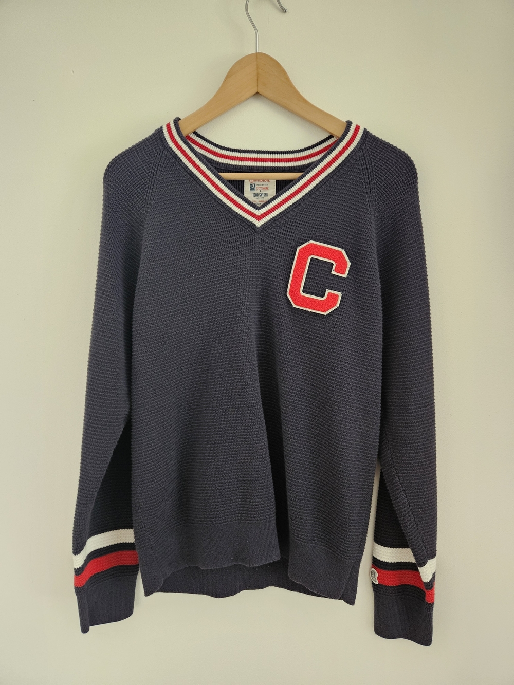 Champion x Todd Snyder Navy V-Neck Sweater Mens Medium